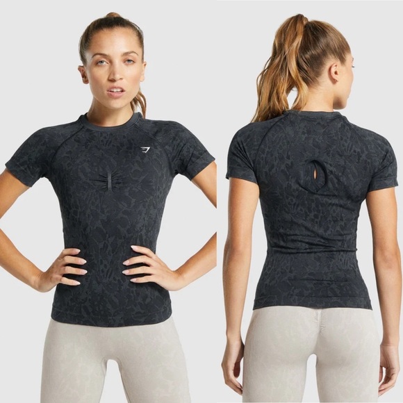 Gymshark Tops - Gymshark Adapt Seamless SS Shirt sz S